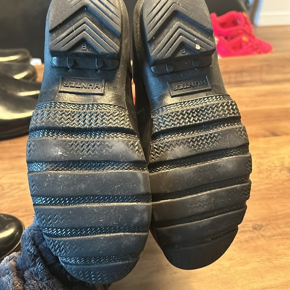 HUNTER rain boots with socks , boot buffer, duffle bag. Size US 3b/4G. Black. - Picture 6 of 7